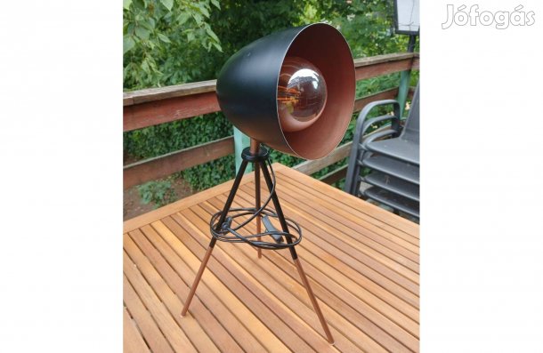 Industrial stílusú, Eglo asztali lámpa eladó!