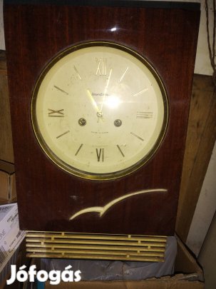 Ingás felhúzós falióra