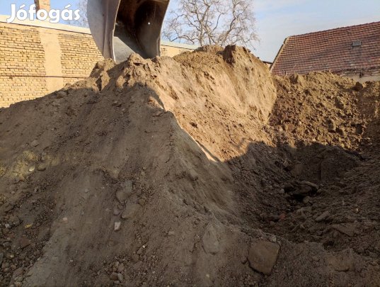 Ingyen elvihető! Rostált töltő föld nagy mennyiségben is!