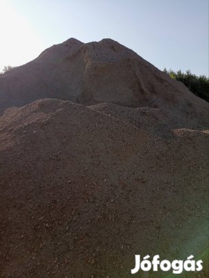 Ingyen elvihető! Töltő föld, rostált töltésföld!