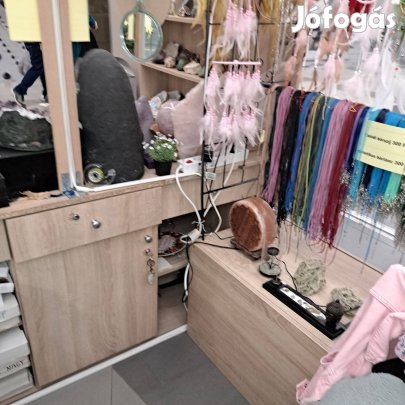 Ingyen elvihető árusító pult