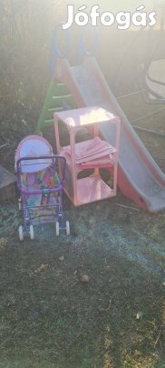 Ingyen elvihető egy gyermek babakocsi és Barbi vár