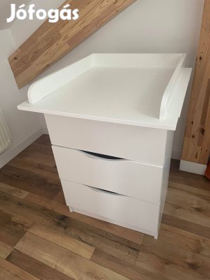 Ingyen elvihető használt, kiváló állapotú komód levehető pelenkázóval