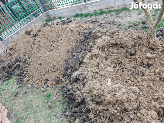 Ingyen elvihető kb. 6 m agyagos föld