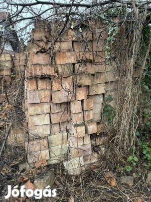 Ingyen elvihető tégla és bazalt kockakő