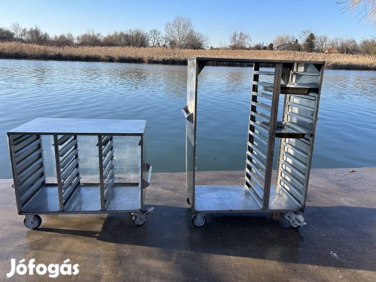 Inox tálca tartó kocsi .