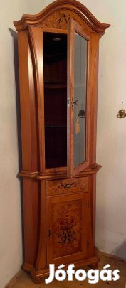 Intarzia berakásos sarokvitrin