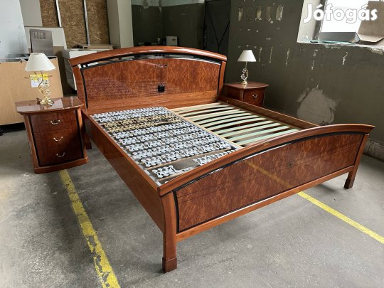 Intarziás ágy magasfényű