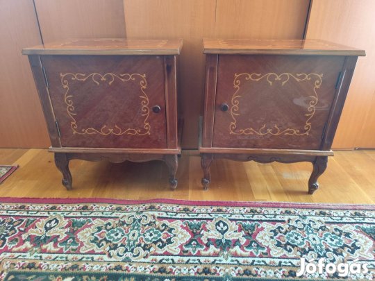 Intarziás lakkozott tömörfa éjjeliszekrény pár (bal + jobb) eladó