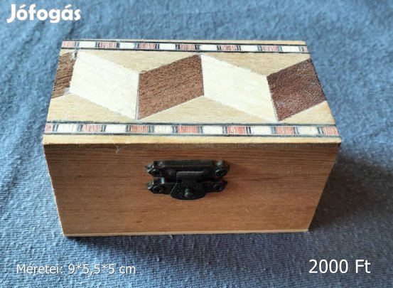 Intarziás mintával díszített fa doboz
