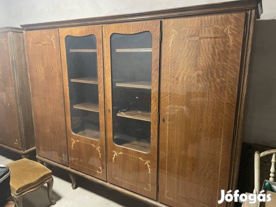 Intarziás szekrény 