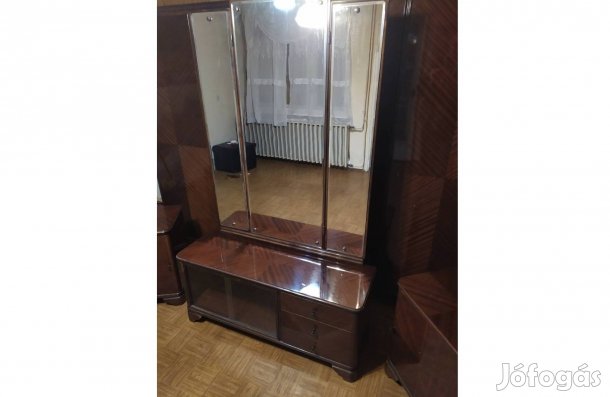 Intarziás tükrös vitrin