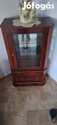 Intarziás vitrin