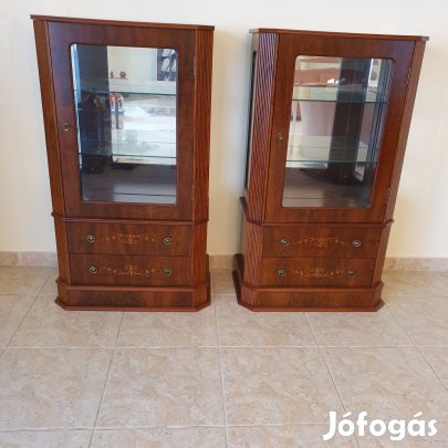 Intarziás vitrin