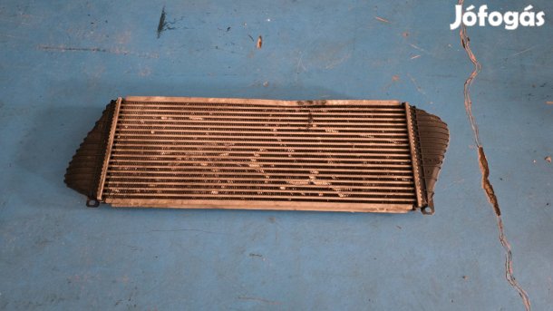 Intercooler kis sérüléssel A9015010701 eladó