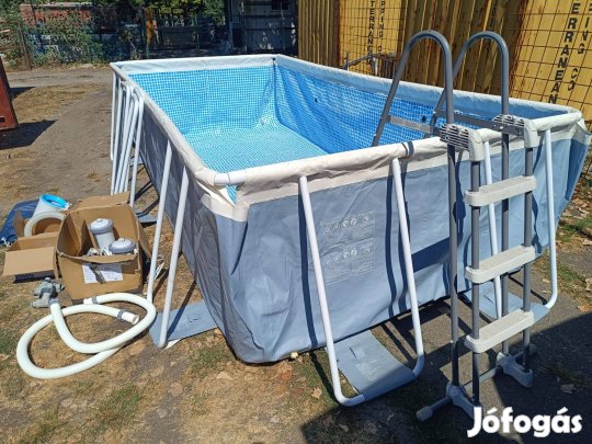 Intex Prism fémvázas medence 4,88*2,44 m kis hibával (zozizo)