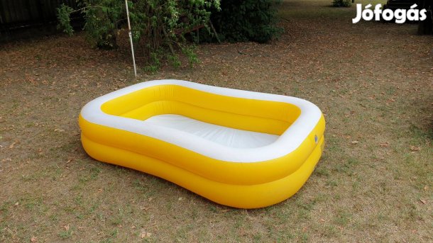 Intex puhafalú medence eladó, lyukas