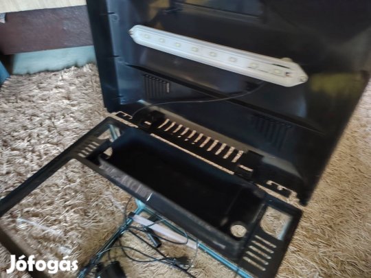 Invital 30 L-es akvárium, szürovel, világitással eladó.