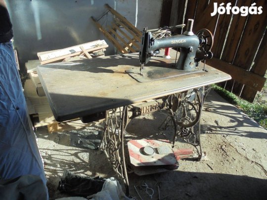Ipari Singer 31k15 varrógép 1925 környékéről
