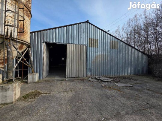 Ipari csarnok 5000 nm területtel eladó