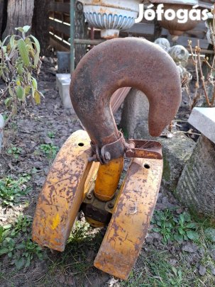 Ipari csiga kampóval