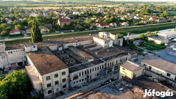 Ipari ingatlan Simontornyán eladó!