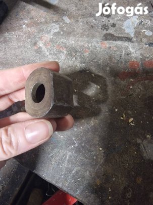 Ipari maróhoz szorító anya m20