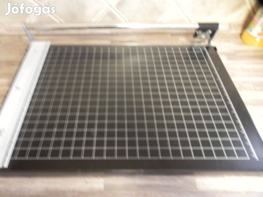 Ipari papirvágó ISE japán gyártmány fémszerkezet mint az új