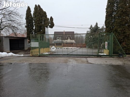Ipari telek raktárakkal, irodával eladó Pécelen az M0-ás mellett