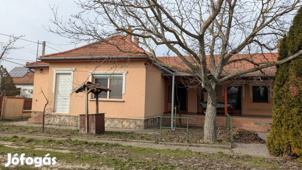 Ipari tevékenységre és ló tartásra alkalmas ingatlan együttes eladó