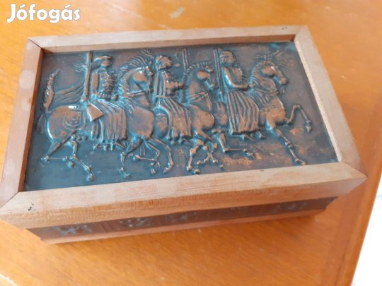 Iparművész réz domborműves fa ládika kártyatartó 10x20cm