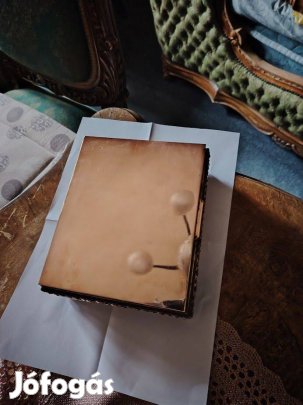 Iparművészeti zenélő kártya doboz