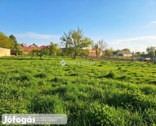 Iregszemcsei eladó 1069 nm-es telek