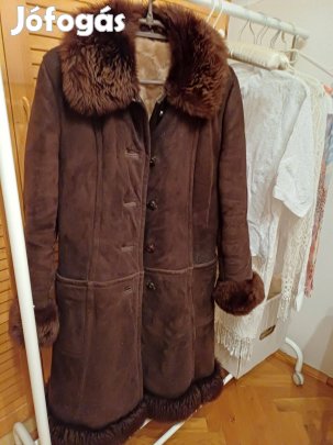 Irhabunda térdig érő, karcsúsított, alul A vonalú, M-es méret