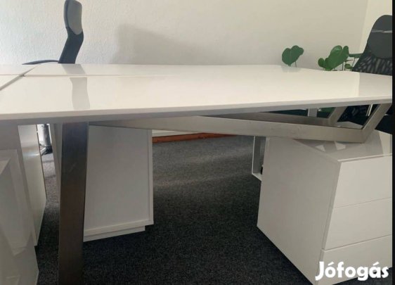 Íróasztal (Xxxlutz) magasfényű fehér 3 fiókos résszel