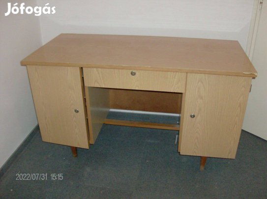 Íróasztal, masszív, erős, strapabíró, 125X60X75 cm