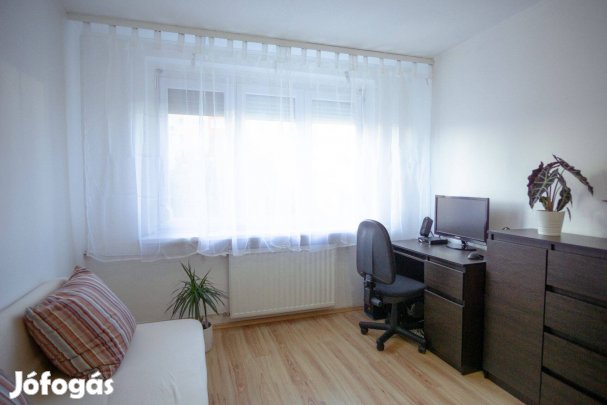 Íróasztal, ruhásszekrény, komód megegyező wenge , sötétbarna színben