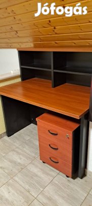 Íróasztal ajándék fiókos konténerrel, masszív, jó minőségű anyagból 