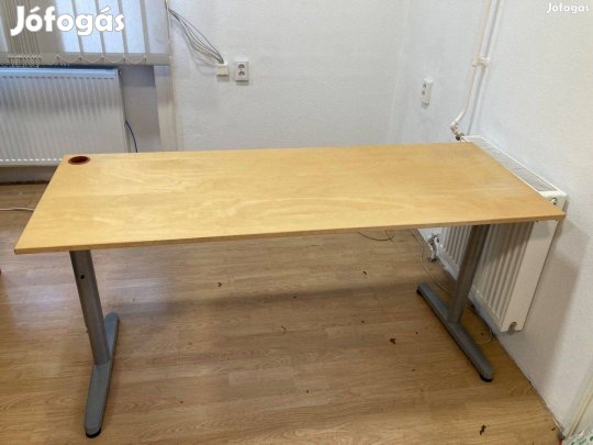 Iróasztal állítható lábakkal eladó IKEA