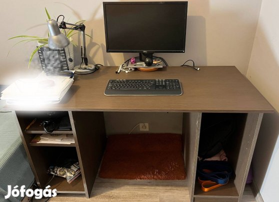 Íróasztal eladó - egyedi készítés, masszív, dió színben