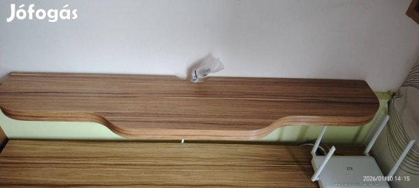 Íróasztal és polc