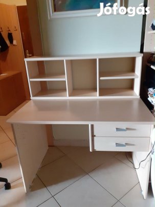 Íróasztal és polc