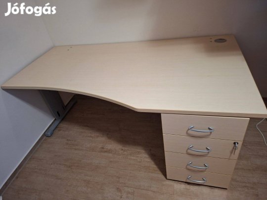 Íróasztal fiókkal