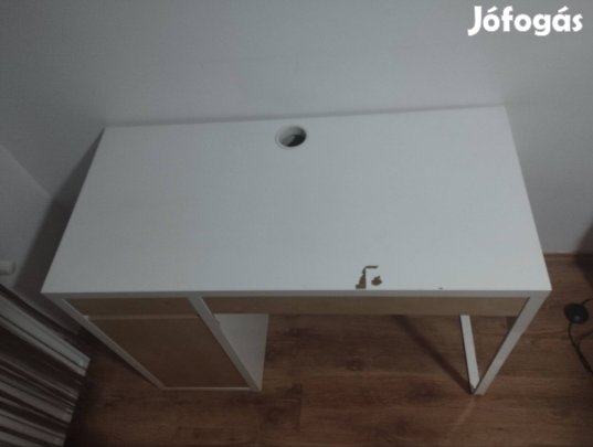 Íróasztal fiókokkal, polccal