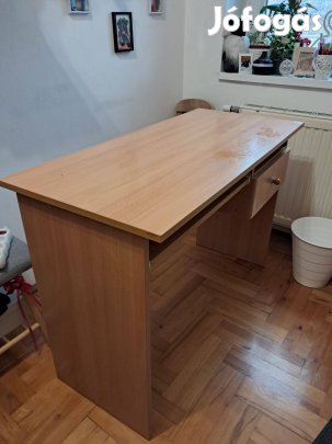 Íróasztal fiókos