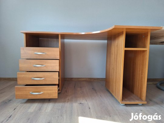 Íróasztal jelképes áron eladó 