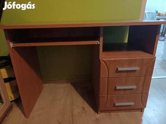 Íróasztal jó állapotban