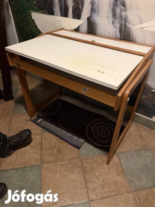 Íróasztal már már retro