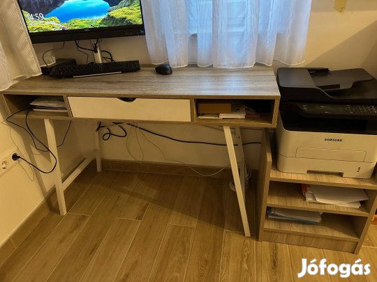 Íróasztal polccal