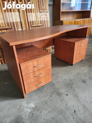 Íróasztal szép állapotban 